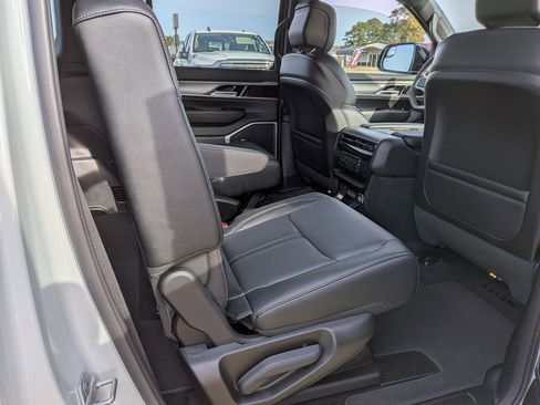 New 2026 Jeep Grand Wagoneer Limited w/ Convenience Group I AWD/4WD image 20