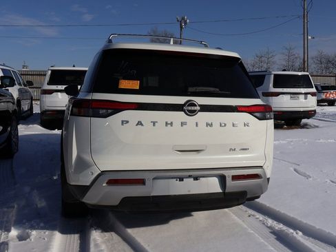 Used 2023 Nissan Pathfinder SL image 12