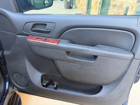 Used 2010 Chevrolet Avalanche LT w/ Regional Value Package image 32