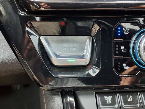 Used 2024 GMC Sierra 2500 AT4 w/ AT4 Premium Plus Package AWD/4WD image 14