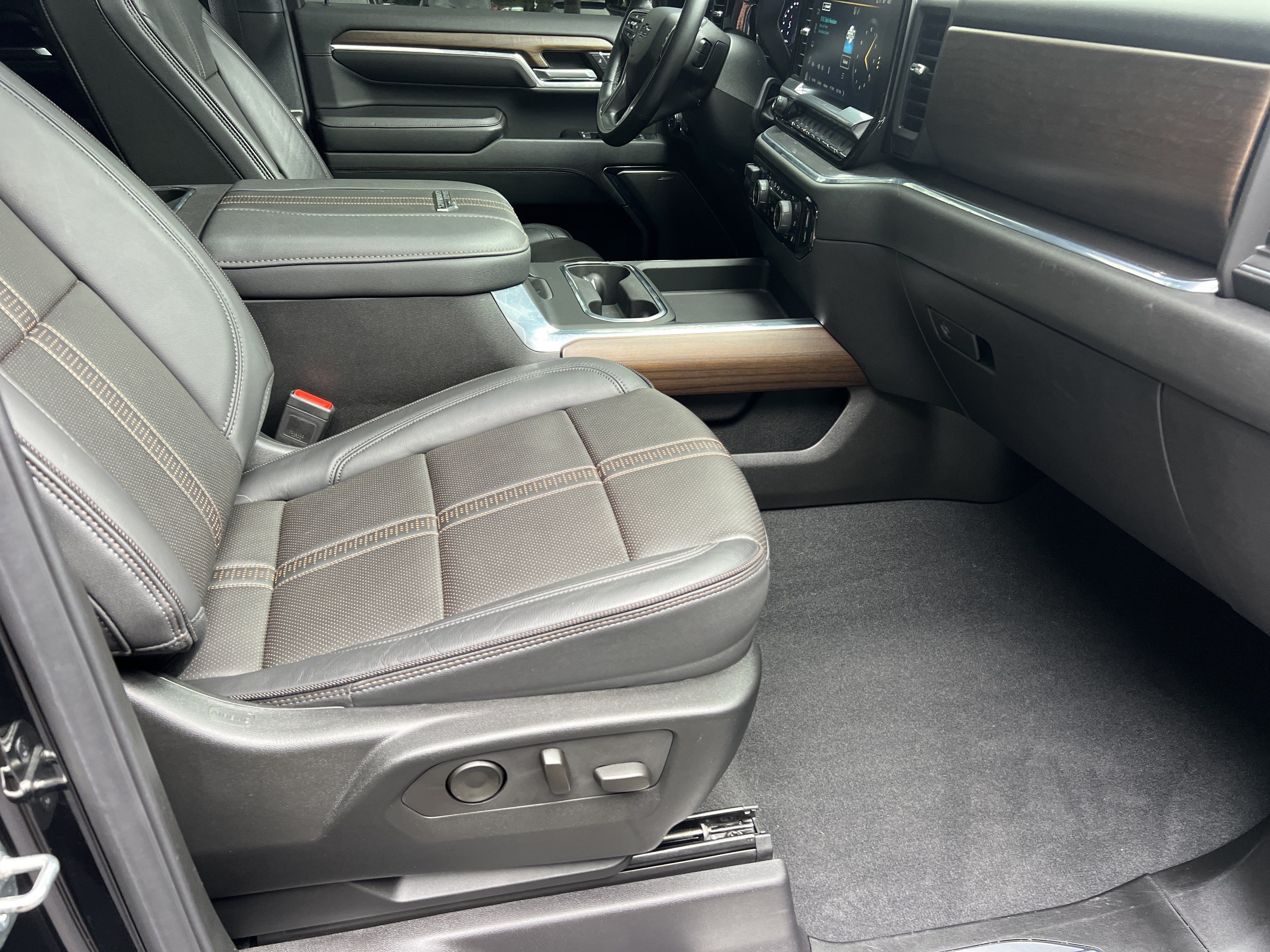 Certified 2024 Chevrolet Silverado 2500 High Country w/ High Country Premium Package AWD/4WD image 16