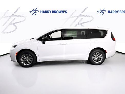 New 2026 Chrysler Pacifica Limited w/ Trailer Tow Group image 31