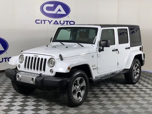 Used 2016 Jeep Wrangler Unlimited Sahara w/ Dual Top Group AWD/4WD image 7
