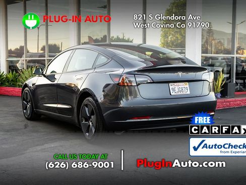 Used 2023 Tesla Model 3 Standard Range image 2