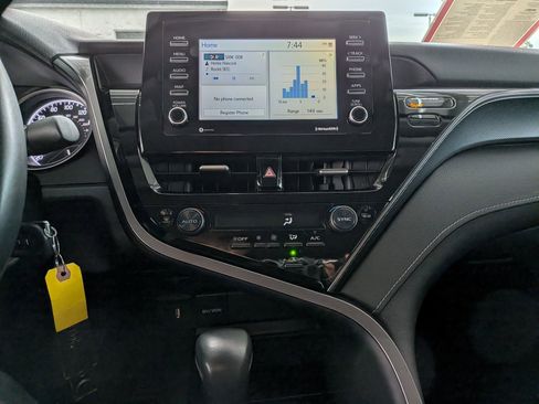 Used 2024 Toyota Camry SE image 19