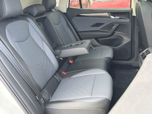 New 2026 Volkswagen Tiguan SE FWD image 11