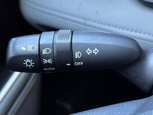 Used 2022 Toyota Highlander XLE AWD/4WD image 39