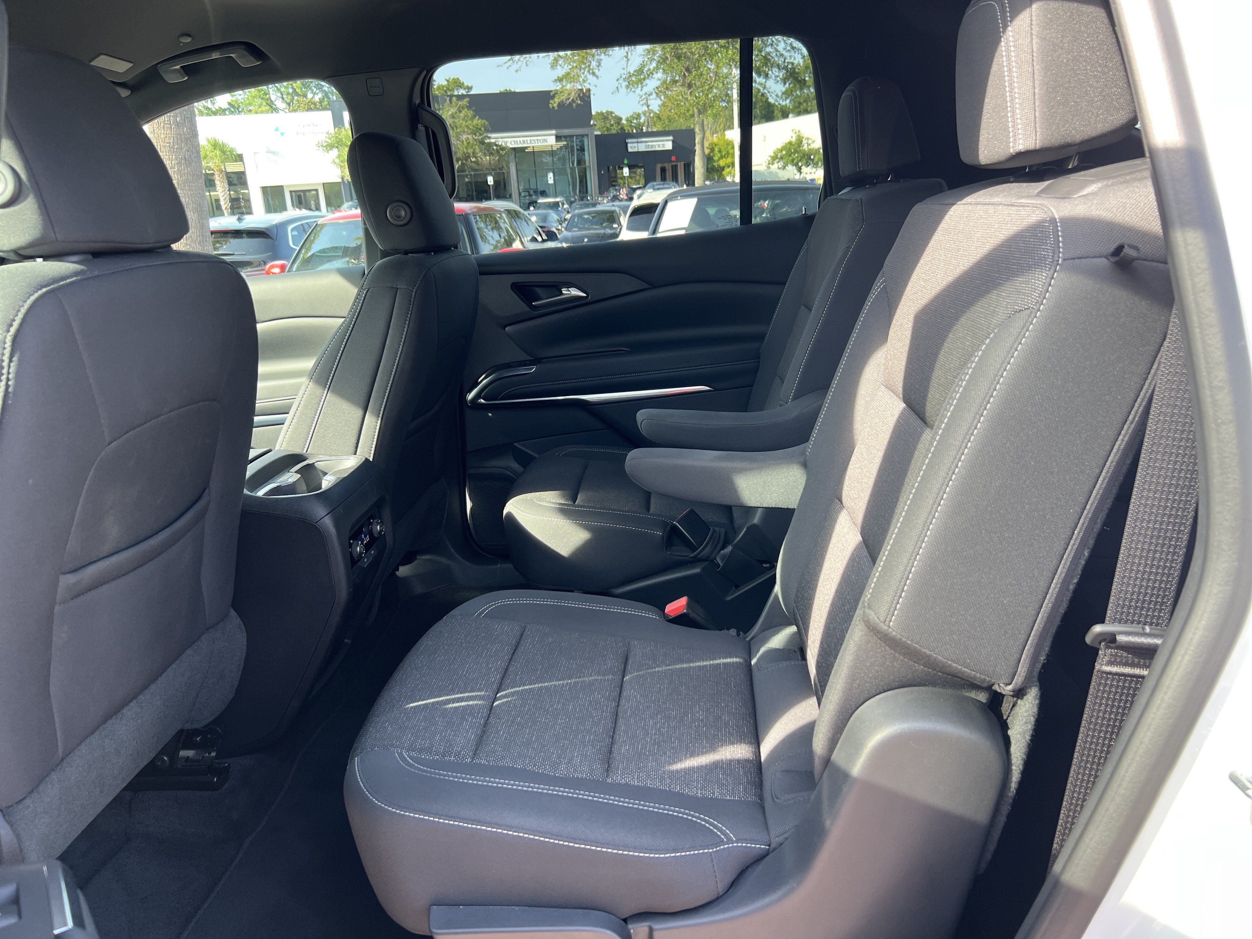 Used 2025 Chevrolet Traverse LT FWD image 30