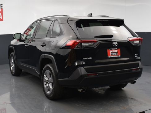 Used 2022 Toyota RAV4 XLE AWD/4WD image 3