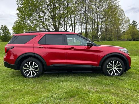 Used 2025 Ford Explorer ST-Line AWD/4WD image 2