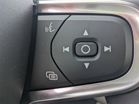 New 2025 Volvo XC40 B5 Plus w/ Climate Package image 27