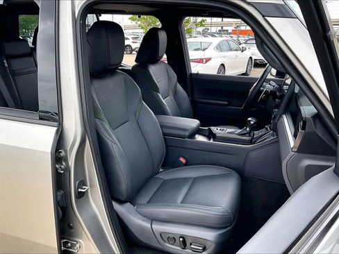 Used 2024 Lexus GX 550 AWD/4WD image 8