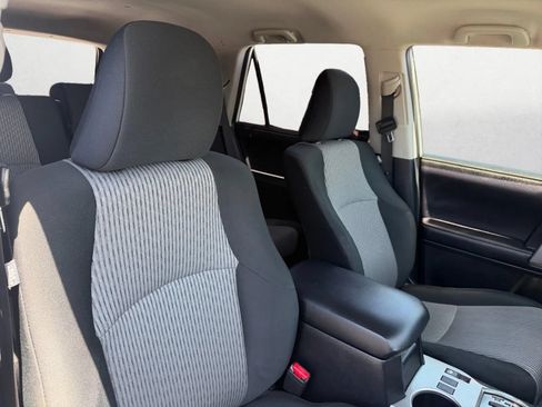 Used 2017 Toyota 4Runner SR5 AWD/4WD image 21
