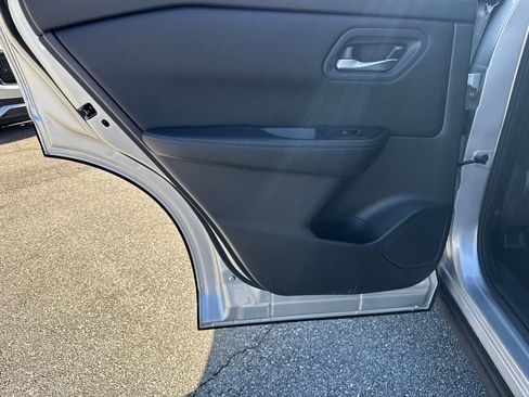 Used 2024 Nissan Rogue SV image 22