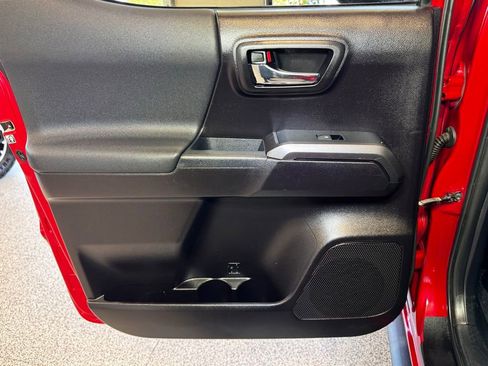 Used 2020 Toyota Tacoma TRD Off-Road w/ Technology Package AWD/4WD image 40
