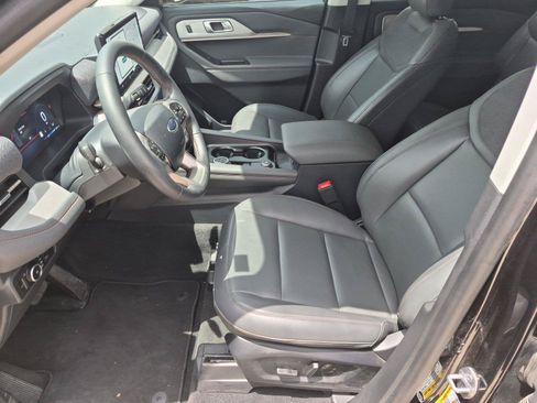 Used 2025 Ford Explorer Active w/ Active Comfort Package RWD image 9