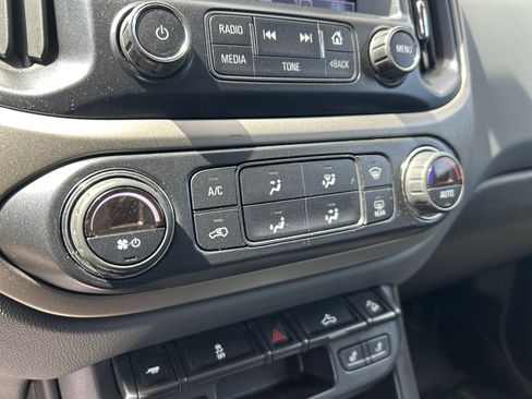 Used 2017 Chevrolet Colorado Z71 AWD/4WD image 29