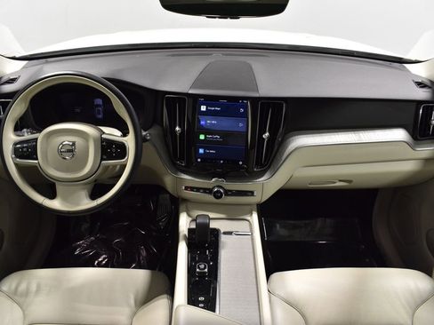 Used 2023 Volvo XC60 B5 Plus image 13