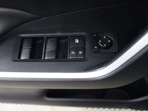 Used 2020 Toyota RAV4 LE FWD image 32