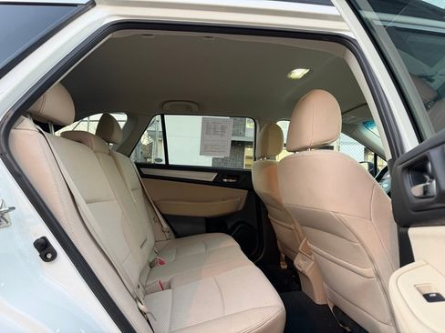 Used 2018 Subaru Outback 2.5i Premium image 12