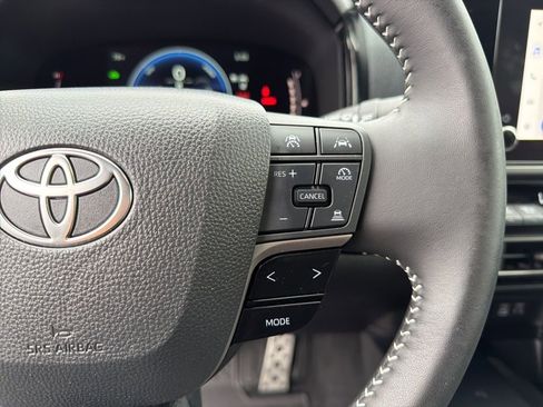 Used 2025 Toyota Camry SE AWD/4WD image 17