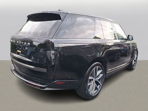 Used 2025 Land Rover Range Rover SE AWD/4WD image 4