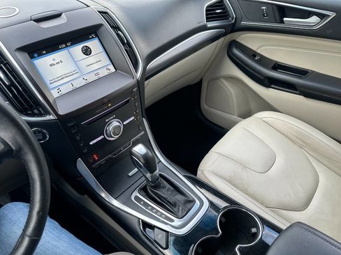 Used 2018 Ford Edge Titanium image 20