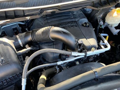 Used 2015 RAM 1500 Express RWD image 32