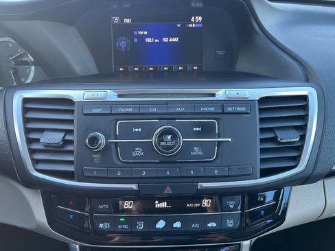 Used 2017 Honda Accord LX image 22