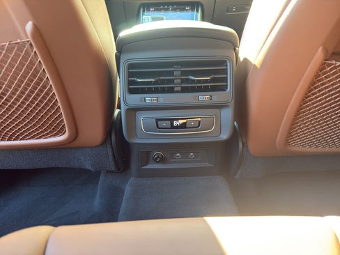 Used 2025 Audi Q7 Premium w/ Convenience Package image 14