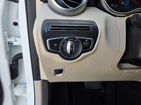 Used 2022 Mercedes-Benz GLC 300 4MATIC image 23