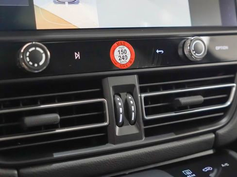 Certified 2025 Porsche Macan S AWD/4WD image 22