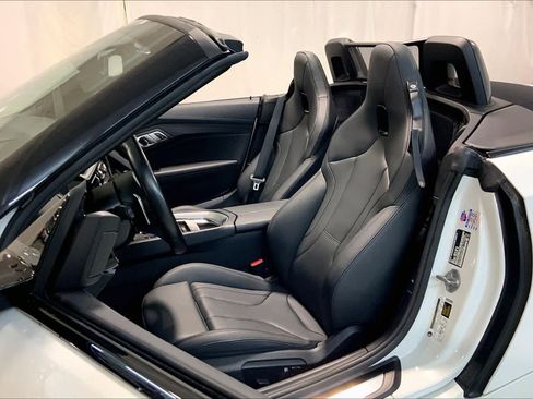 Used 2025 BMW Z4 sDrive30i image 7
