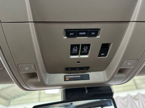 Used 2015 Chevrolet Silverado 1500 High Country w/ High Country Premium Package AWD/4WD image 33