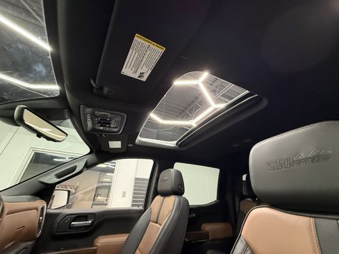 Used 2022 Chevrolet Silverado 1500 High Country w/ Technology Package image 14