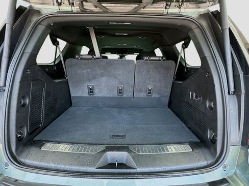 Used 2023 Chevrolet Suburban Premier image 18