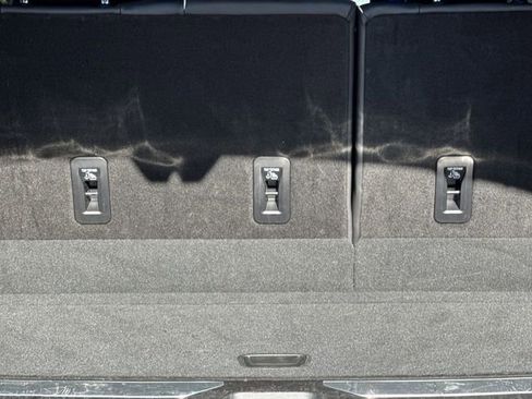Certified 2025 Cadillac Escalade Premium Luxury image 23