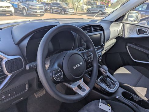 Certified 2025 Kia Soul LX image 13