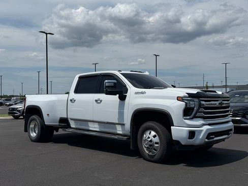 Used 2024 Chevrolet Silverado 3500 High Country w/ High Country Premium Package AWD/4WD image 3