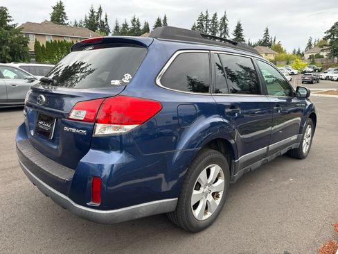 Used 2011 Subaru Outback 2.5i Premium AWD/4WD image 6