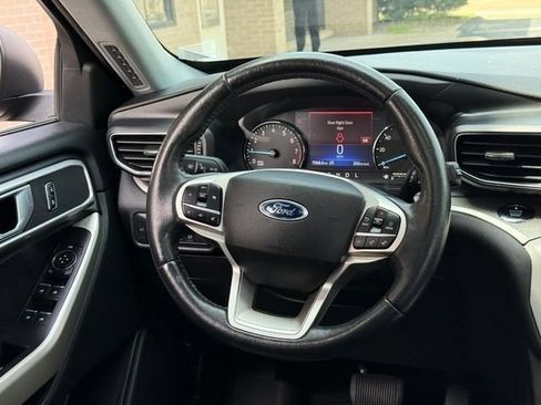 Used 2021 Ford Explorer XLT w/ Equipment Group 202A AWD/4WD image 13