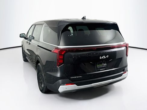 Used 2025 Kia Carnival FWD image 5