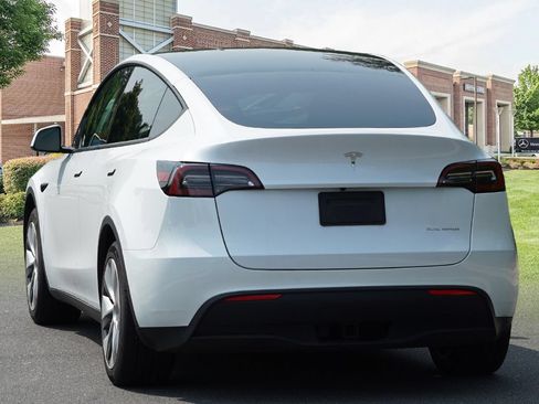 Used 2023 Tesla Model Y Long Range AWD/4WD image 7
