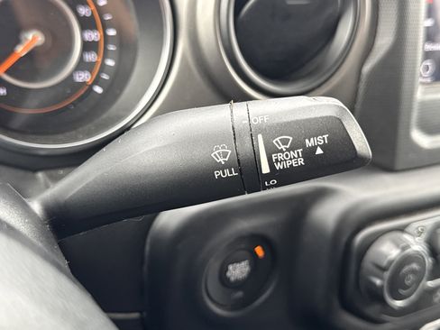 Used 2022 Jeep Gladiator Willys image 17