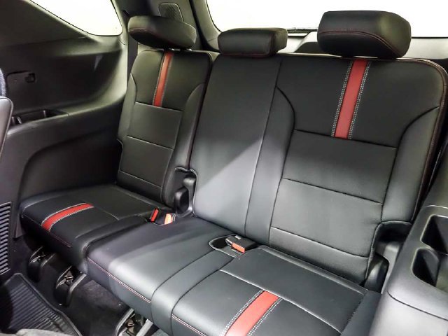 New 2027 Chevrolet Traverse RS w/ LPO, Floor Liner Package AWD/4WD image 12