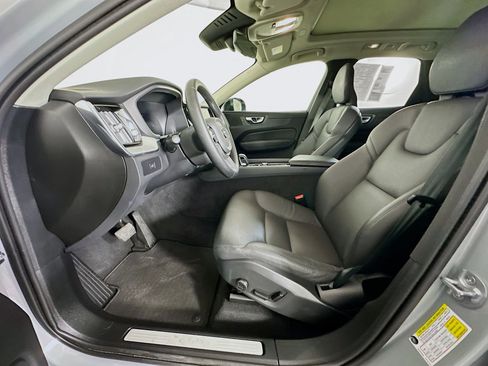 Used 2025 Volvo XC60 B5 Plus image 13