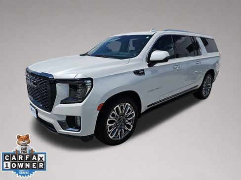 Used 2023 GMC Yukon XL Denali Ultimate w/ LPO, Floor Liner Package AWD/4WD image 8