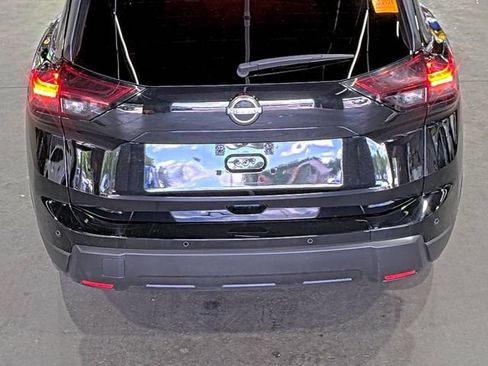 Used 2024 Nissan Rogue S AWD/4WD image 10