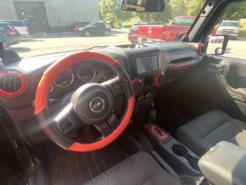 Used 2012 Jeep Wrangler Sport AWD/4WD image 7