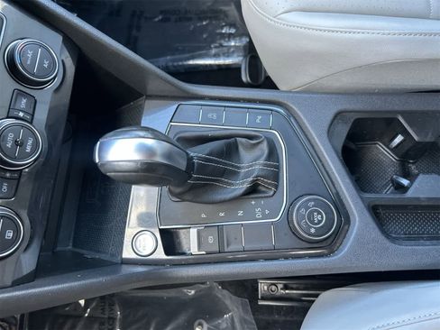 Used 2021 Volkswagen Tiguan SE R-Line image 17